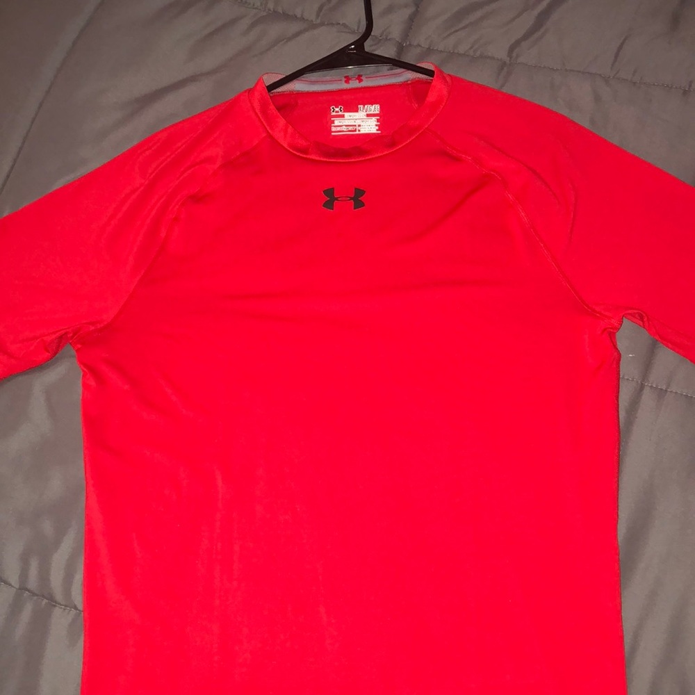 UNDER ARMOUR heat gear compression shirt